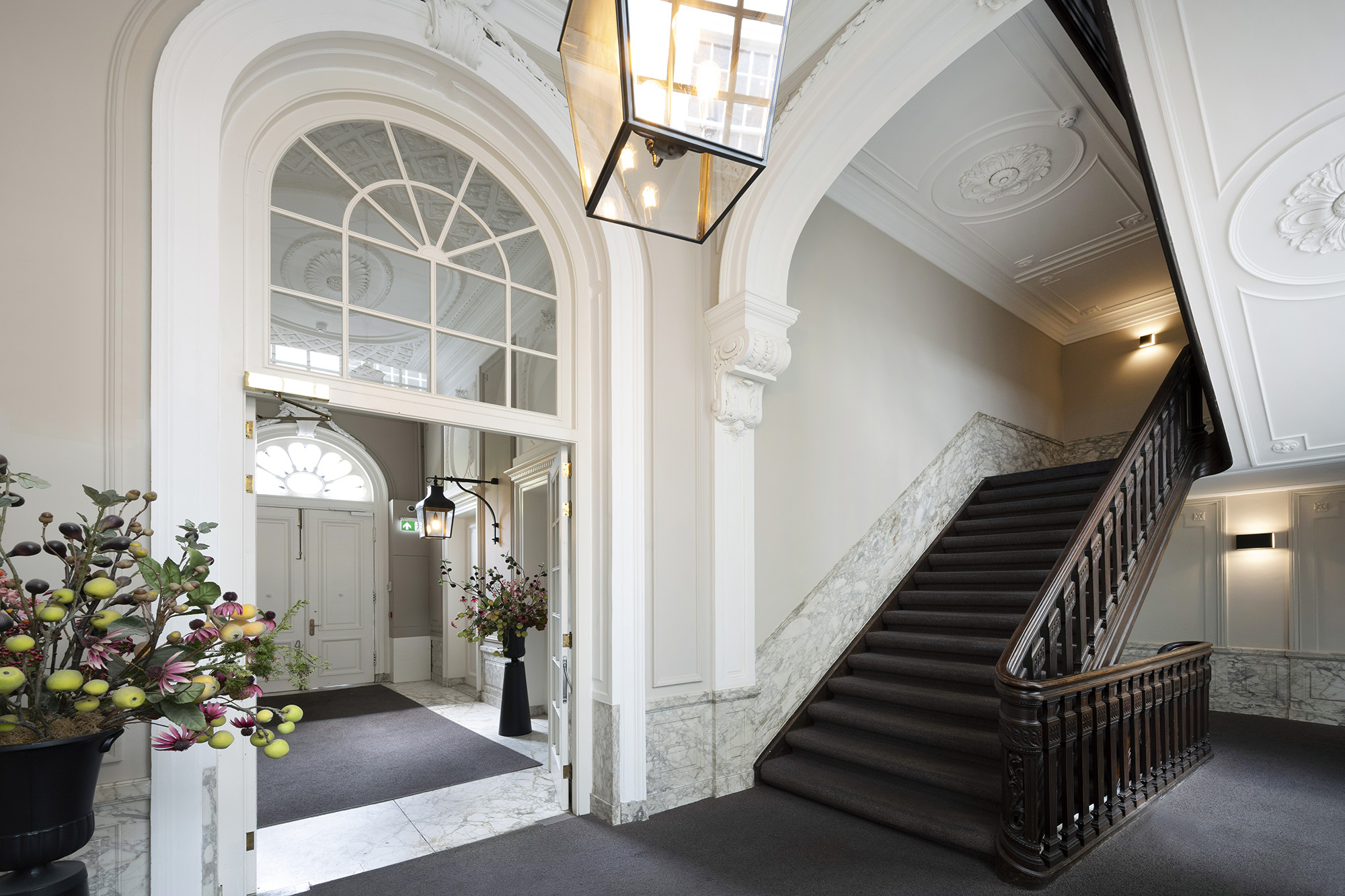 Klassiek kantoorinterieur in een Amsterdams grachtenpand